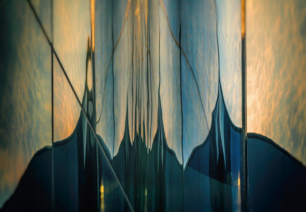 Curved glass reflection from Aleš Klabus