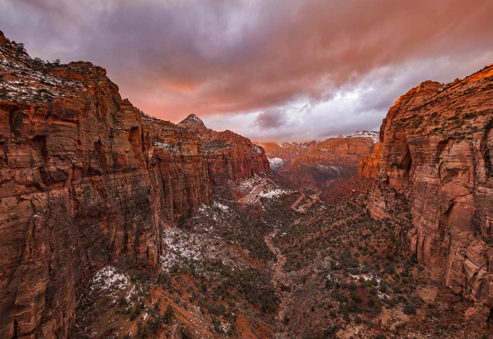 Zion NP -- Overlook Sunset from April Xie