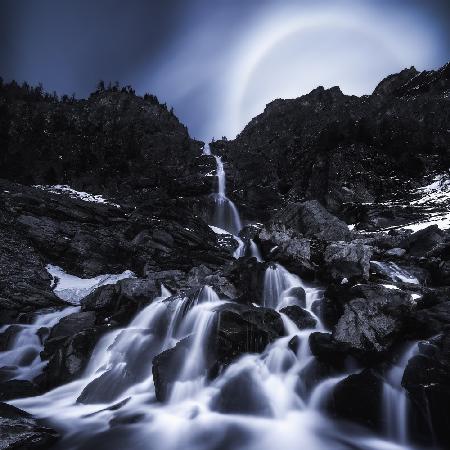 Moonrise at the waterfall