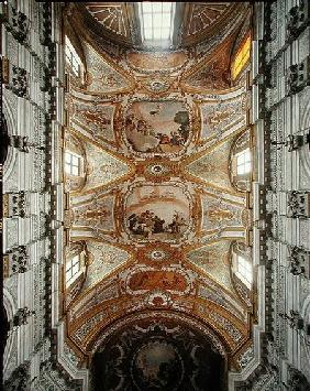 The vault of the nave and part of the cupola (photo)