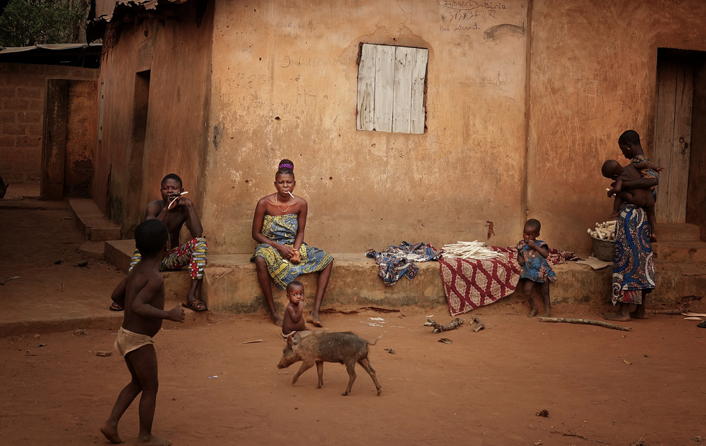 Daily life, nobody care... (Benin) from Elena Molina