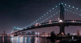 The 2 lovers under Manhattan Bridge