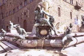 The Fountain of Neptune, detail of the outer figures