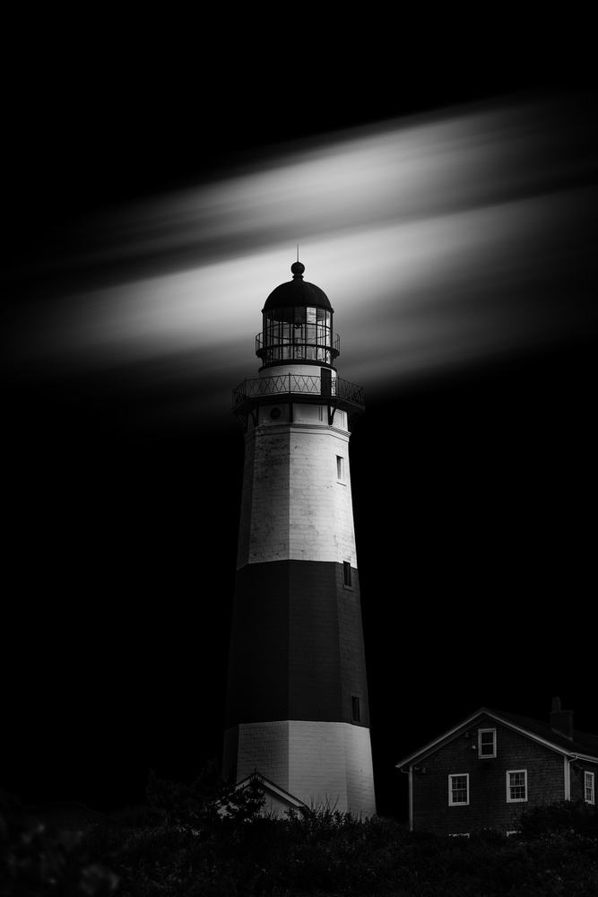 America in Noir - The Lighthouse from Jackson Carvalho