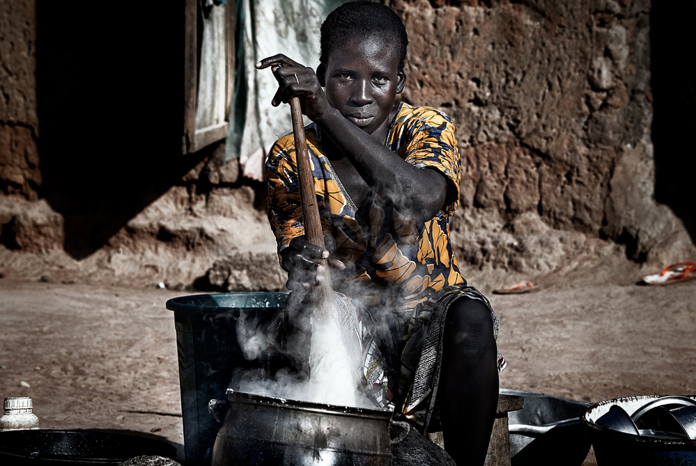 Making food for her children - Benin from Joxe Inazio Kuesta Garmendia