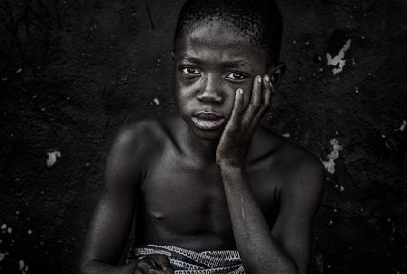 Child selling food in the street - Ghana