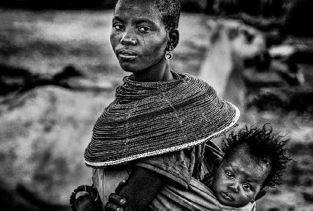 Samburu tribe mother and her child - Kenya