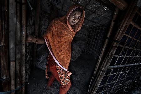 Rohingya woman showing her home full of mud by the rains - Bangladesh