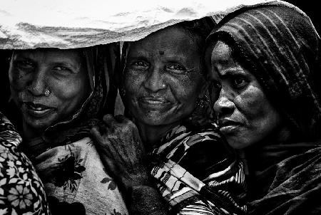 Queuing to receive some rice-III - Bangladesh
