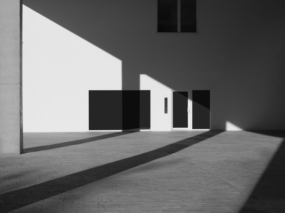 Shadows from Luc Vangindertael (laGrange)