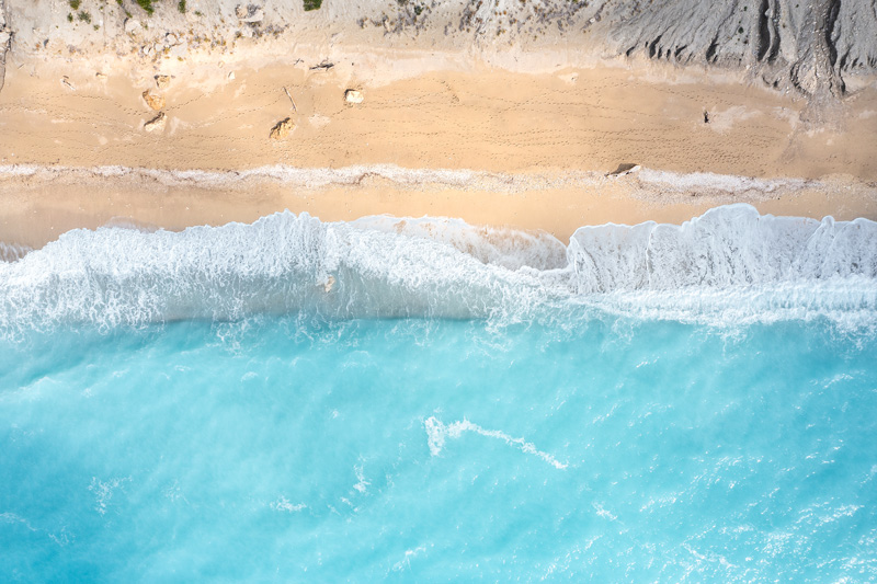 Wellen am Strand III, Sand und Türkises Wasser, Entspannung, Urlaub und Freiheit from Miro May