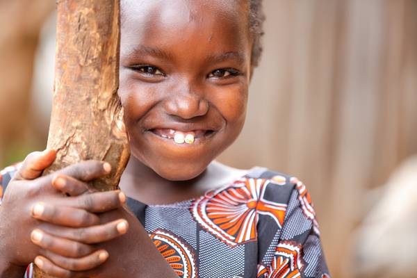 Fotografie, Porträt lachendes Mädchen in Äthiopien, Afrika. Kinder der Welt from Miro May