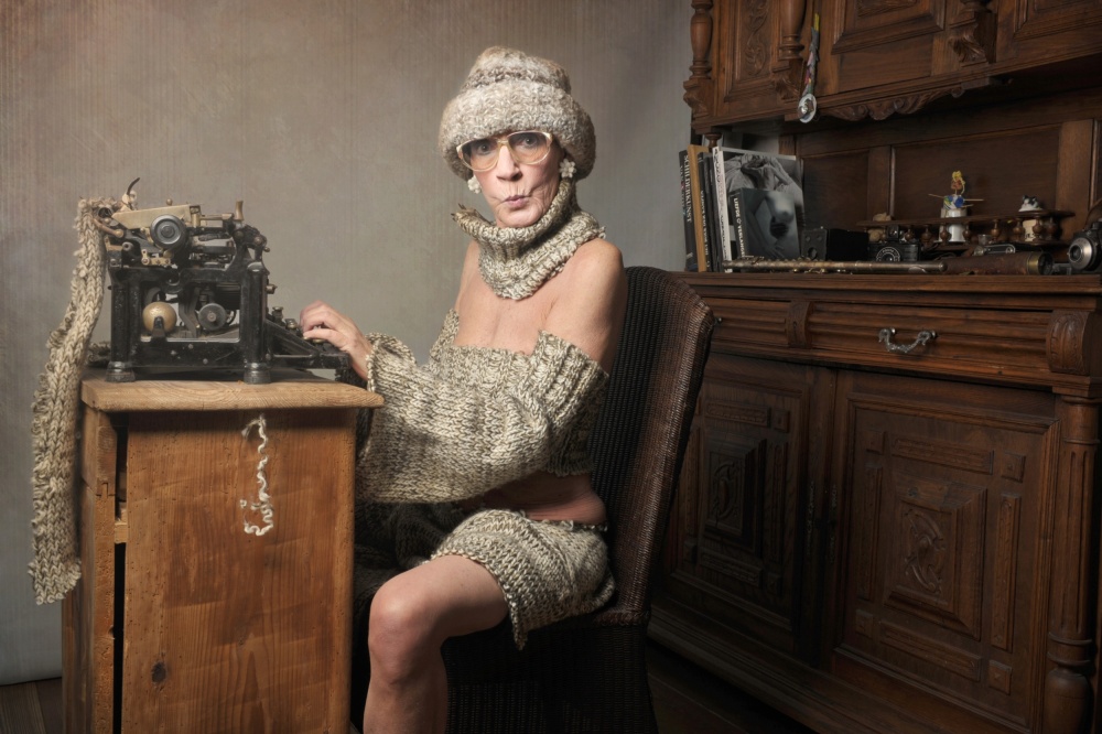 Knitting lady from Monika Vanhercke