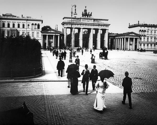 Berlin / Brandenburg Gate / Photo / Levy from 