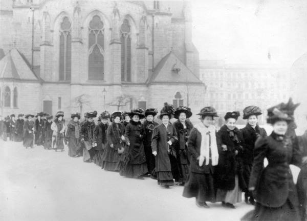 Demonstr.in Berlin on Int.Wom.Day 1911 from 