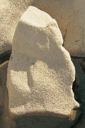 River side rock sculpture, Ghadoi (photo) 