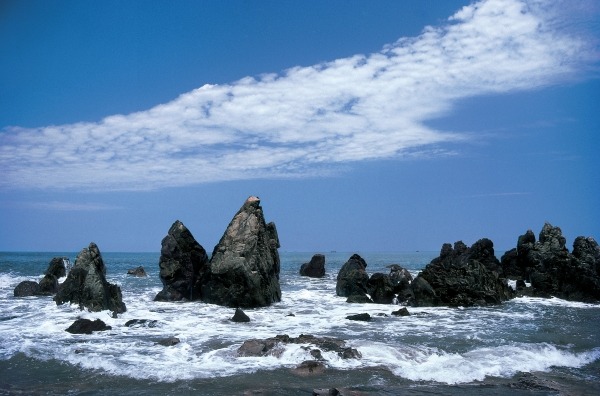 Rocks in sea near Bhaga, Goa (photo)  from 