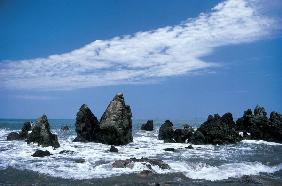 Rocks in sea near Bhaga, Goa (photo) 