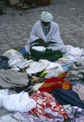 Vendor on the market place (photo) 