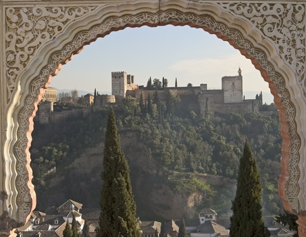 View across Albaicin to La Alhambra (photo)  from 