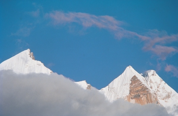 View of Bhagirathi peaks from Chirbas (3610m) (photo)  from 