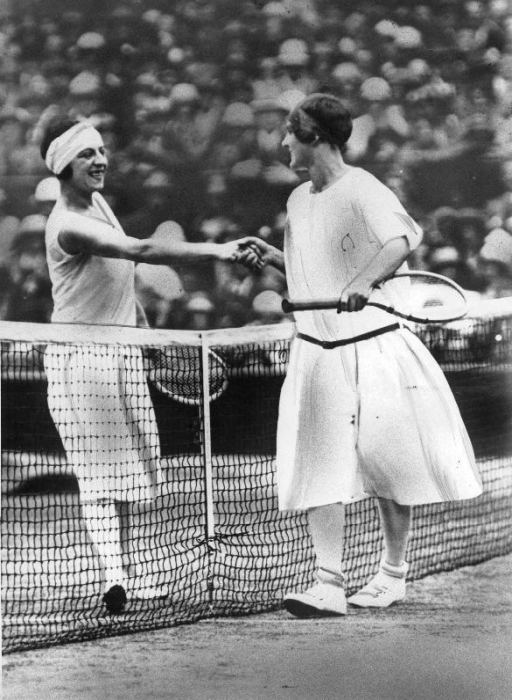 Women finalist of Wimbledon tennis Championship : miss Froy and Suzanne Lenglen from 