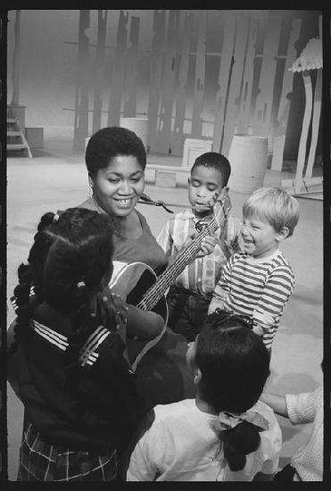 Odetta sings to childern on set of a TV special