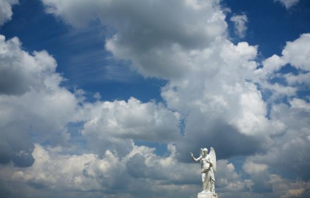 Engelstatue, Himmel mit Wolken from Peter Wienerroither