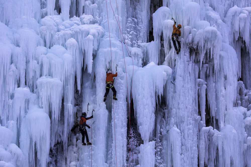 Ice Cliff Climbing-2 from Ryu Shin Woo