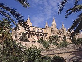 View of La Almudaina Palace, Palma de Mallorca (photo) 