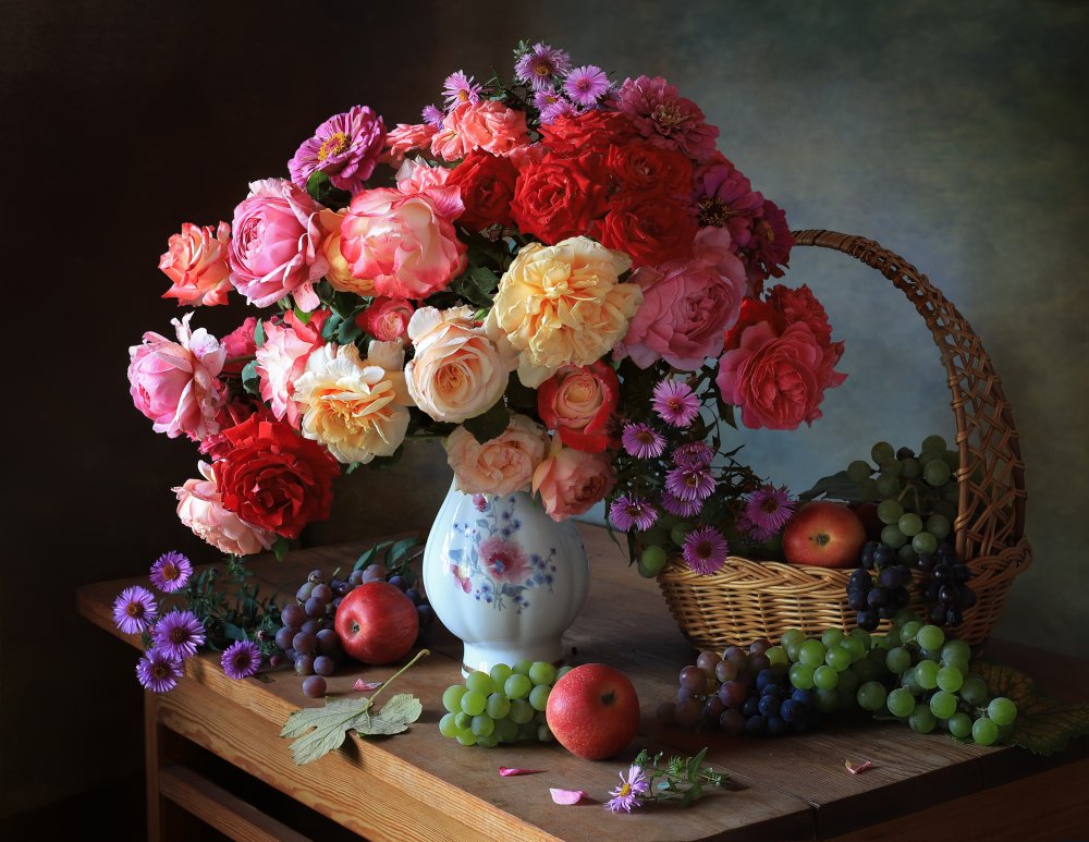 Still life with autumn roses and grapes from Tatyana Skorokhod (Татьяна