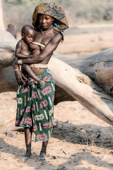Omukuvale mother and child