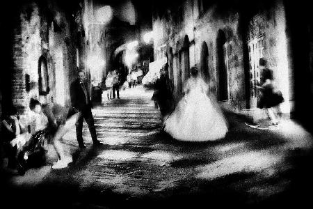 At night in the alleys of San Gimignano