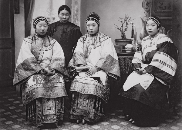 Chinese Women, c.1880 (albumen print)  from William Saunders